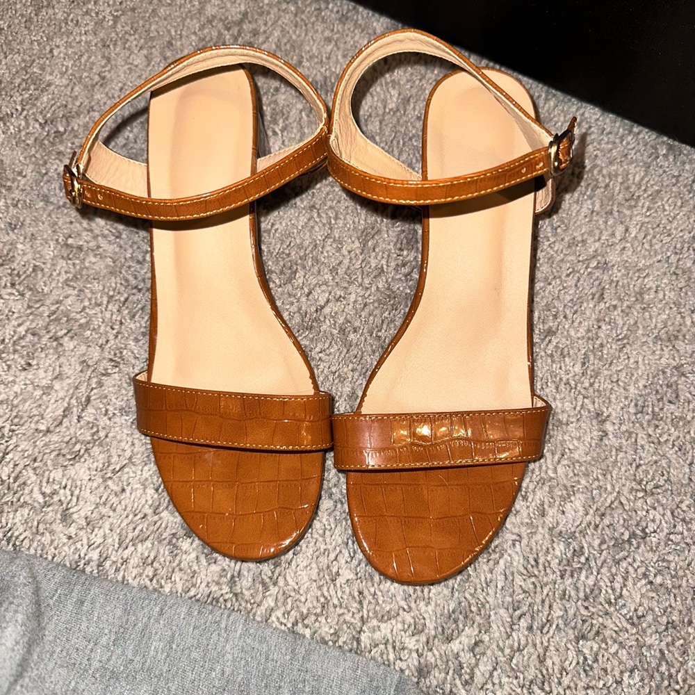 Tan block heel